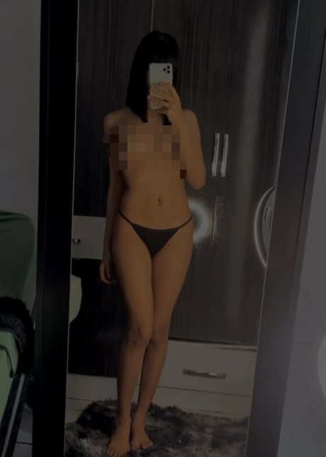 Naakte gelekte OnlyFans-foto van Anneeesouzaaa