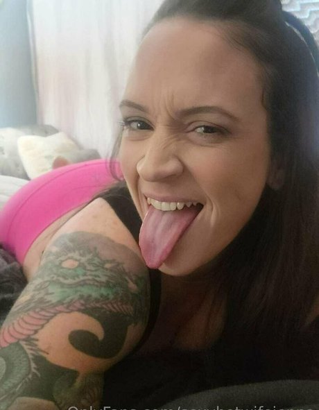 Naakte gelekte OnlyFans-foto van Sexyhotwifejenna