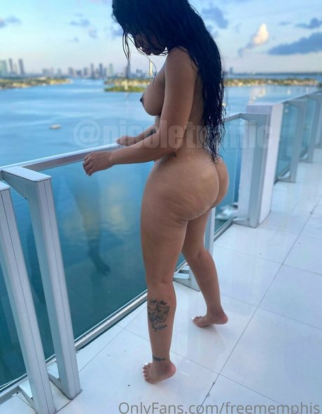 Naakte gelekte OnlyFans-foto van Freememphis
