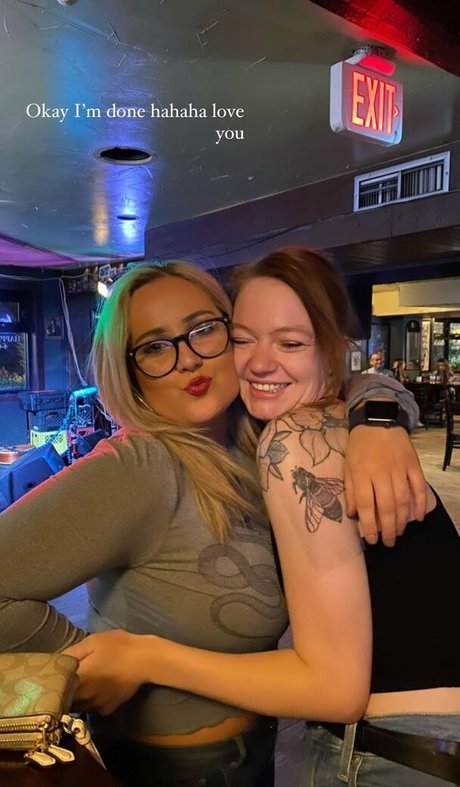Naakte gelekte OnlyFans-foto van Lilly Alcorn