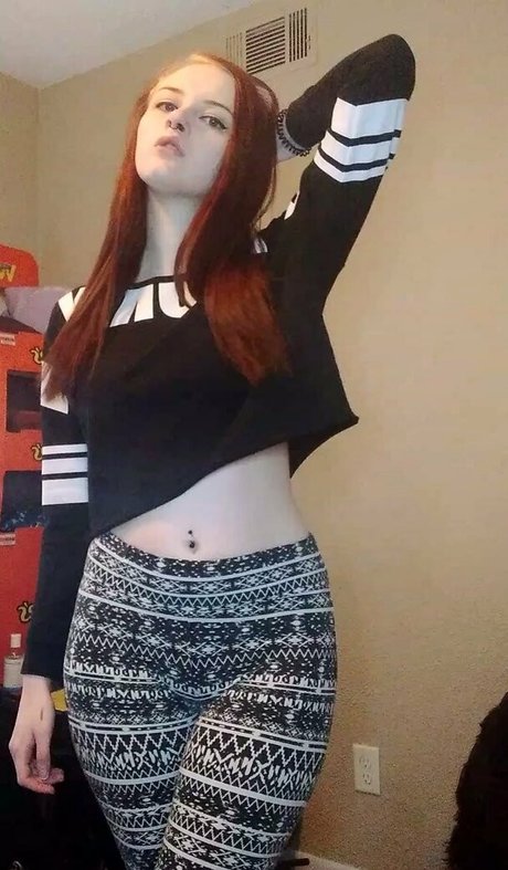 Naakte gelekte OnlyFans-foto van Benzbabe