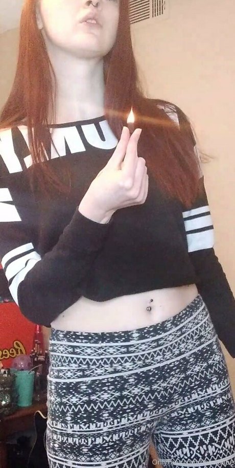 Naakte gelekte OnlyFans-foto van Benzbabe