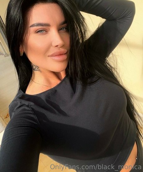 Naakte gelekte OnlyFans-foto van Blackmonica
