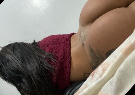 Naakte gelekte OnlyFans-foto van Emilly Vitoria