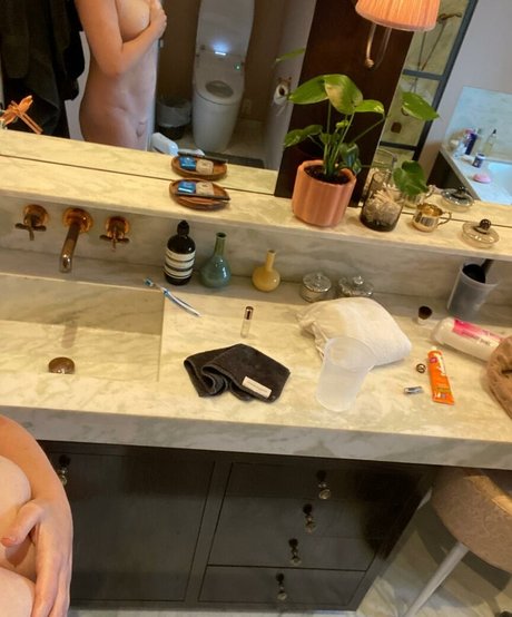 Naakte gelekte OnlyFans-foto van Amy Schumer