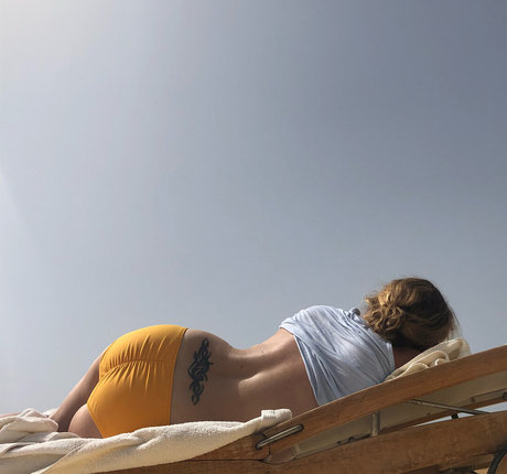 Naakte gelekte OnlyFans-foto van Amy Schumer