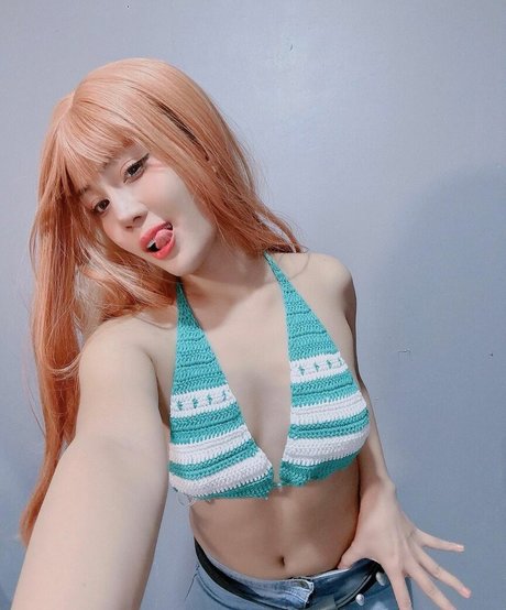 Naakte gelekte OnlyFans-foto van Mika Daime