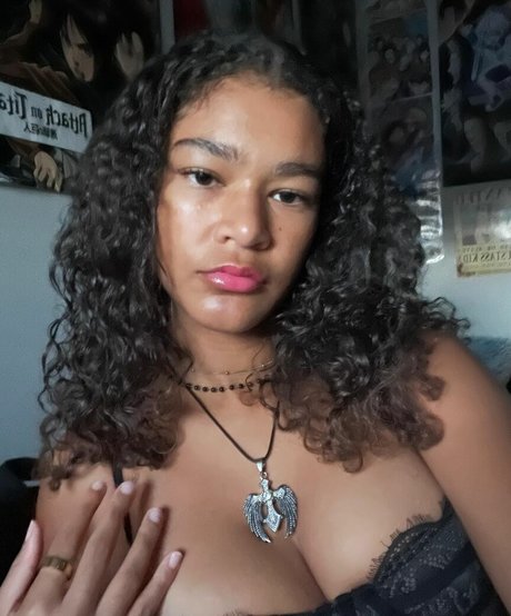 Naakte gelekte OnlyFans-foto van Juliaalovesyou