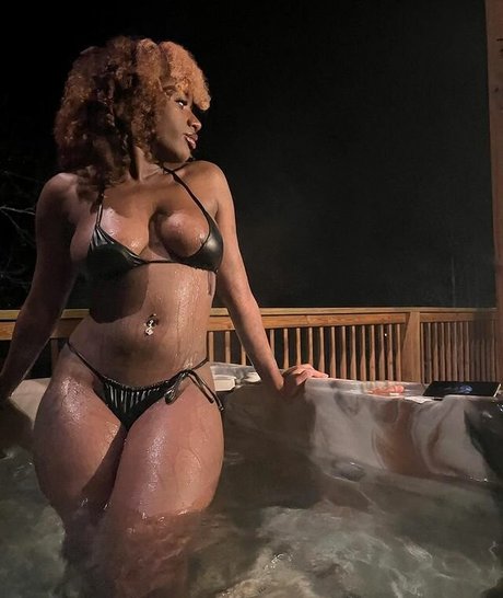 Naakte gelekte OnlyFans-foto van Xorockyox7