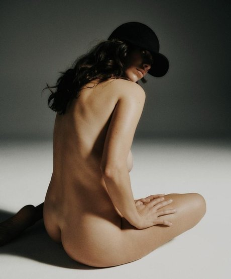 Naakte gelekte OnlyFans-foto van Scientwehst