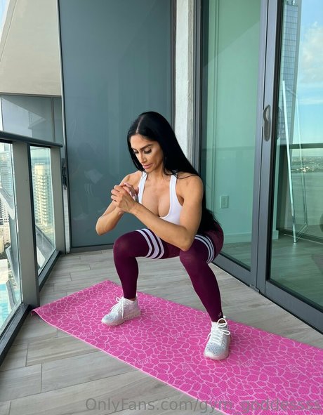 Naakte gelekte OnlyFans-foto van Gymgoddessss