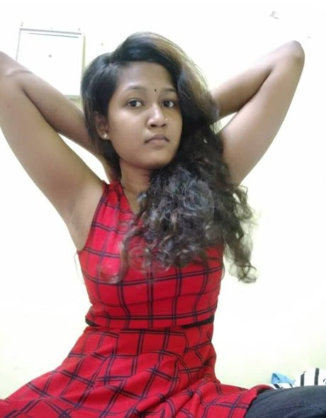 Naakte gelekte OnlyFans-foto van Indian Exhibition