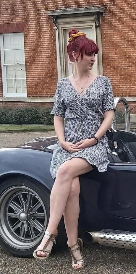 Naakte gelekte OnlyFans-foto van Izzie Balmer