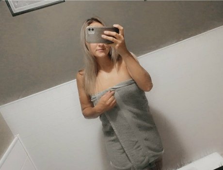 Naakte gelekte OnlyFans-foto van Chelseerae