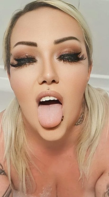 Naakte gelekte OnlyFans-foto van Cherrybombxxx
