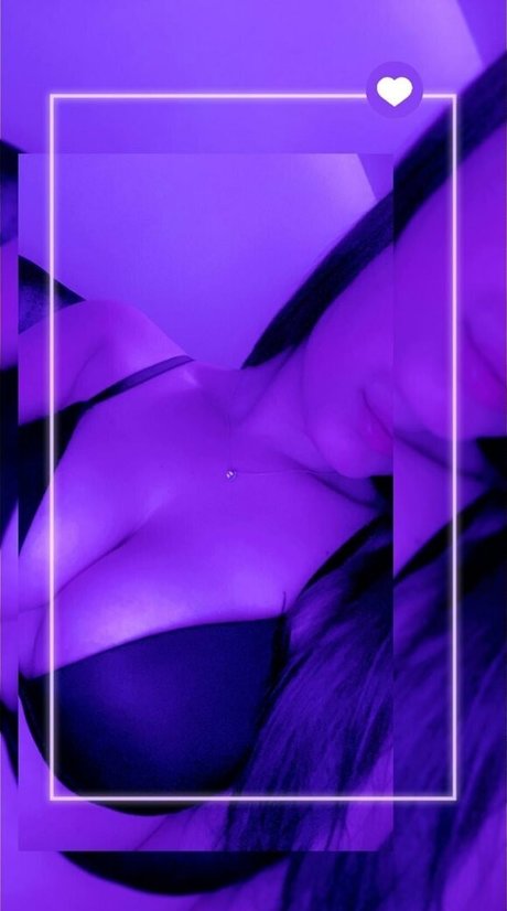 Naakte gelekte OnlyFans-foto van Realginawaters