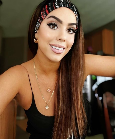 Naakte gelekte OnlyFans-foto van Ashleysmashlie
