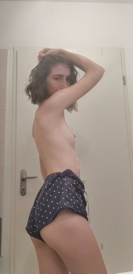 Naakte gelekte OnlyFans-foto van Maevals