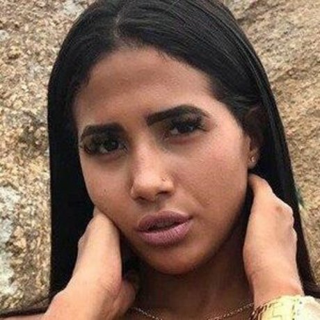 Naakte gelekte OnlyFans-foto van Karen Havary