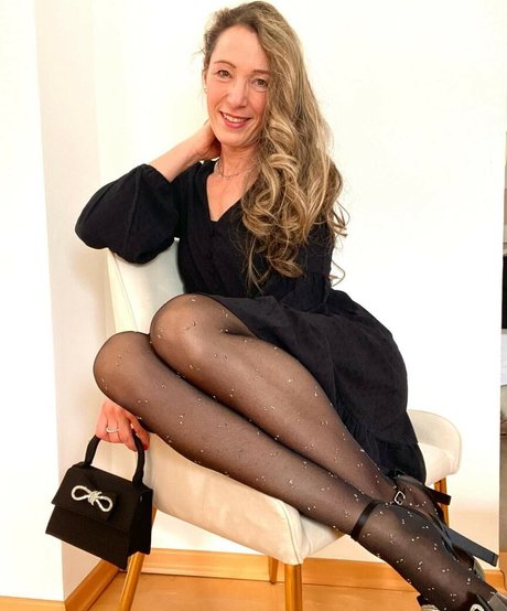 Naakte gelekte OnlyFans-foto van Mom74fashion