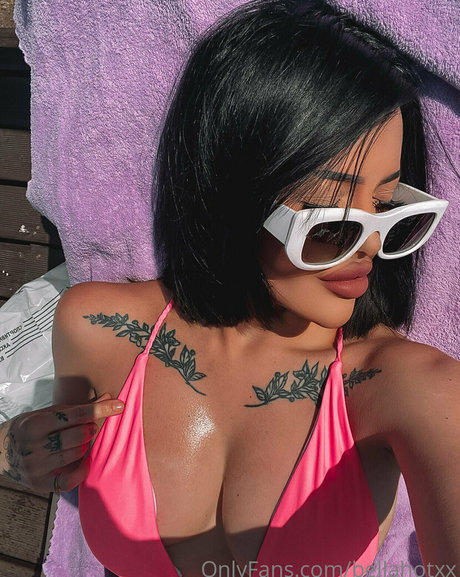 Naakte gelekte OnlyFans-foto van Bellahotxx