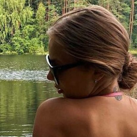 Naakte gelekte OnlyFans-foto van Yaadashulya