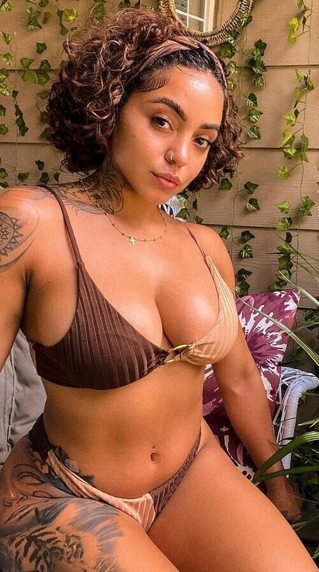 Naakte gelekte OnlyFans-foto van Bmariee3