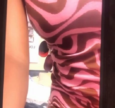 Naakte gelekte OnlyFans-foto van Bhadiekelly