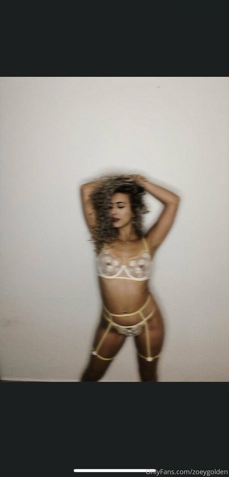 Naakte gelekte OnlyFans-foto van Zoeybohadana