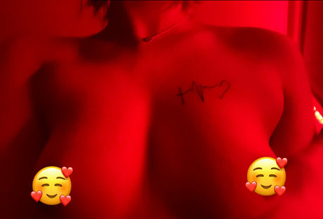 Naakte gelekte OnlyFans-foto van Baileybellee
