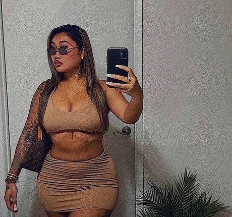 Naakte gelekte OnlyFans-foto van Ilikekandyy