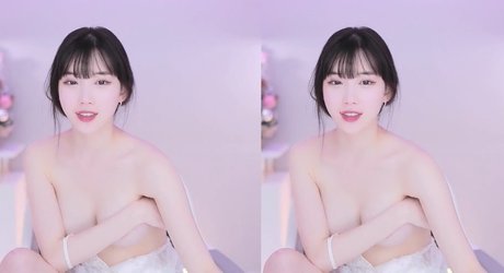 Naakte gelekte OnlyFans-foto van Hayoon48