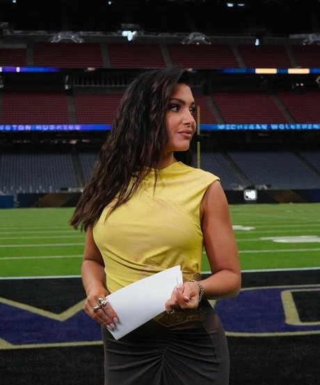 Naakte gelekte OnlyFans-foto van Molly Qerim