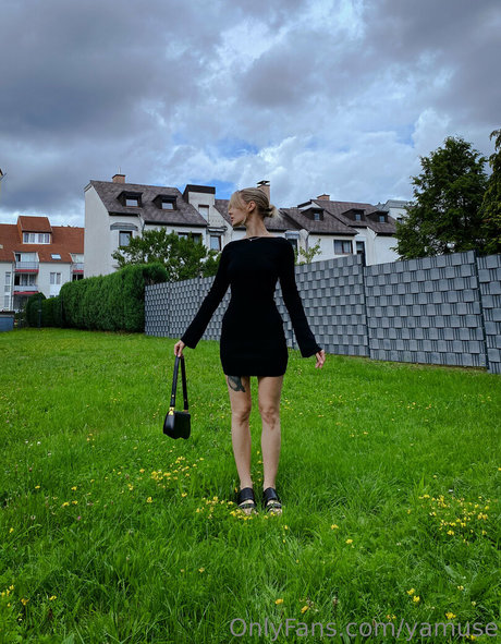 Naakte gelekte OnlyFans-foto van Yamuse
