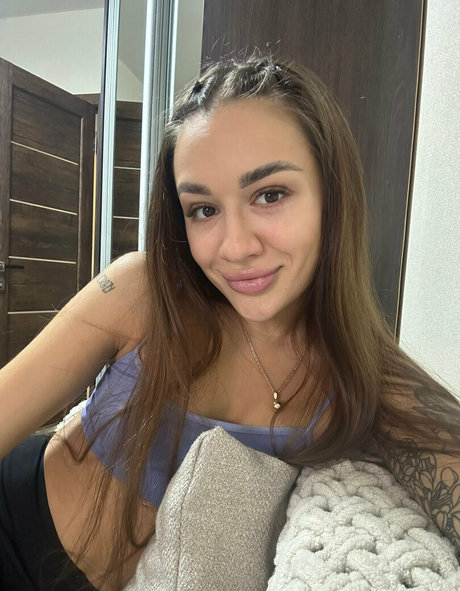 Naakte gelekte OnlyFans-foto van Kitty Katty