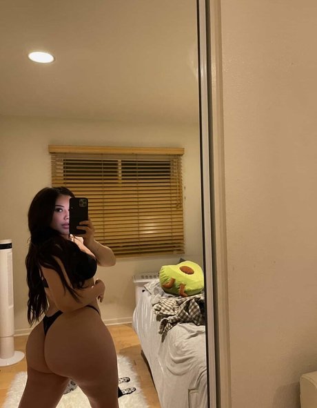 Naakte gelekte OnlyFans-foto van Mamibree
