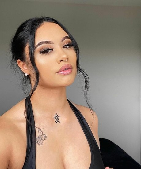Naakte gelekte OnlyFans-foto van Taylaraywhite