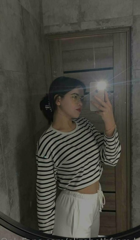 Naakte gelekte OnlyFans-foto van Elizabethfromlove