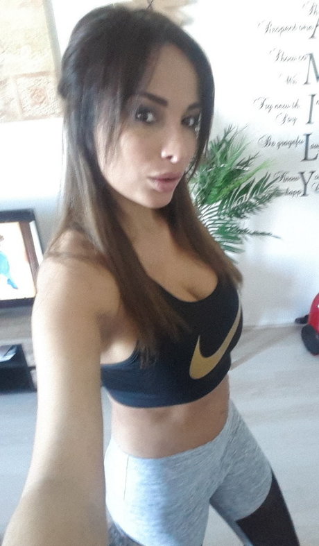 Naakte gelekte OnlyFans-foto van Anissakate