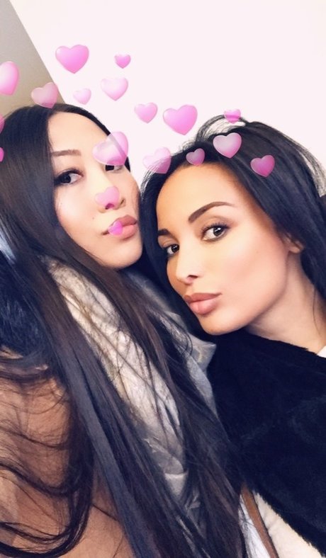 Naakte gelekte OnlyFans-foto van Anissakate