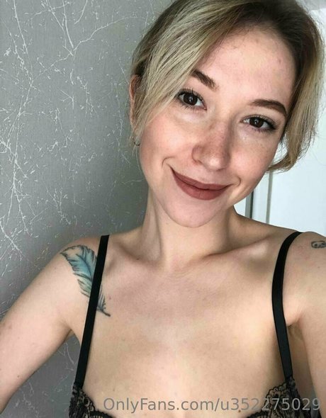 Naakte gelekte OnlyFans-foto van Emillyxo