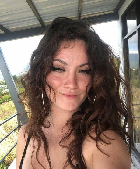 Naakte gelekte OnlyFans-foto van Aziixaa