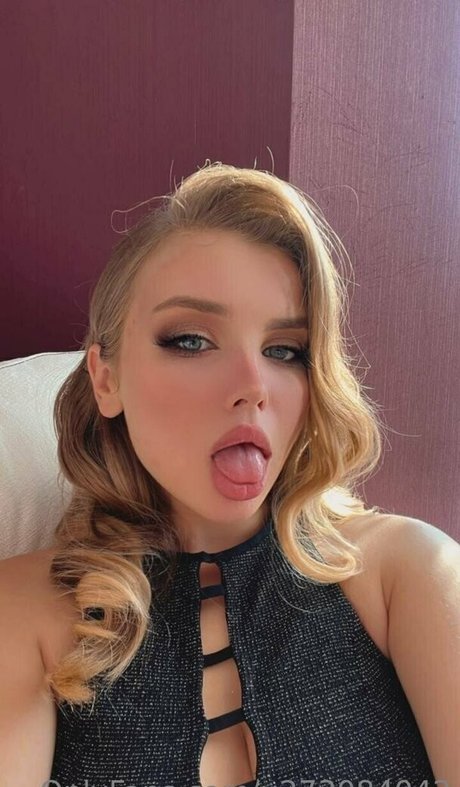 Naakte gelekte OnlyFans-foto van Sayorishai