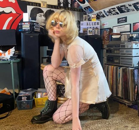 Naakte gelekte OnlyFans-foto van Issy Allen
