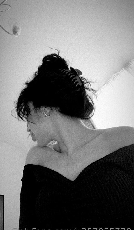 Naakte gelekte OnlyFans-foto van Jessieg1