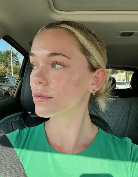 Naakte gelekte OnlyFans-foto van Movewithmeredith