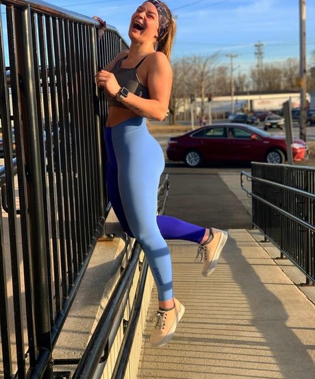 Naakte gelekte OnlyFans-foto van Alysia Kelley