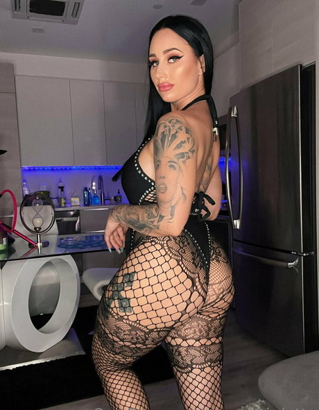 Naakte gelekte OnlyFans-foto van Moneybirdette
