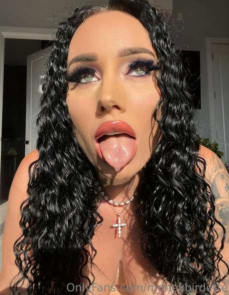 Naakte gelekte OnlyFans-foto van Moneybirdette