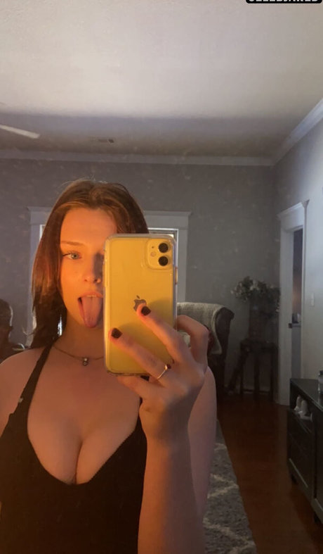 Naakte gelekte OnlyFans-foto van Savannah Colver